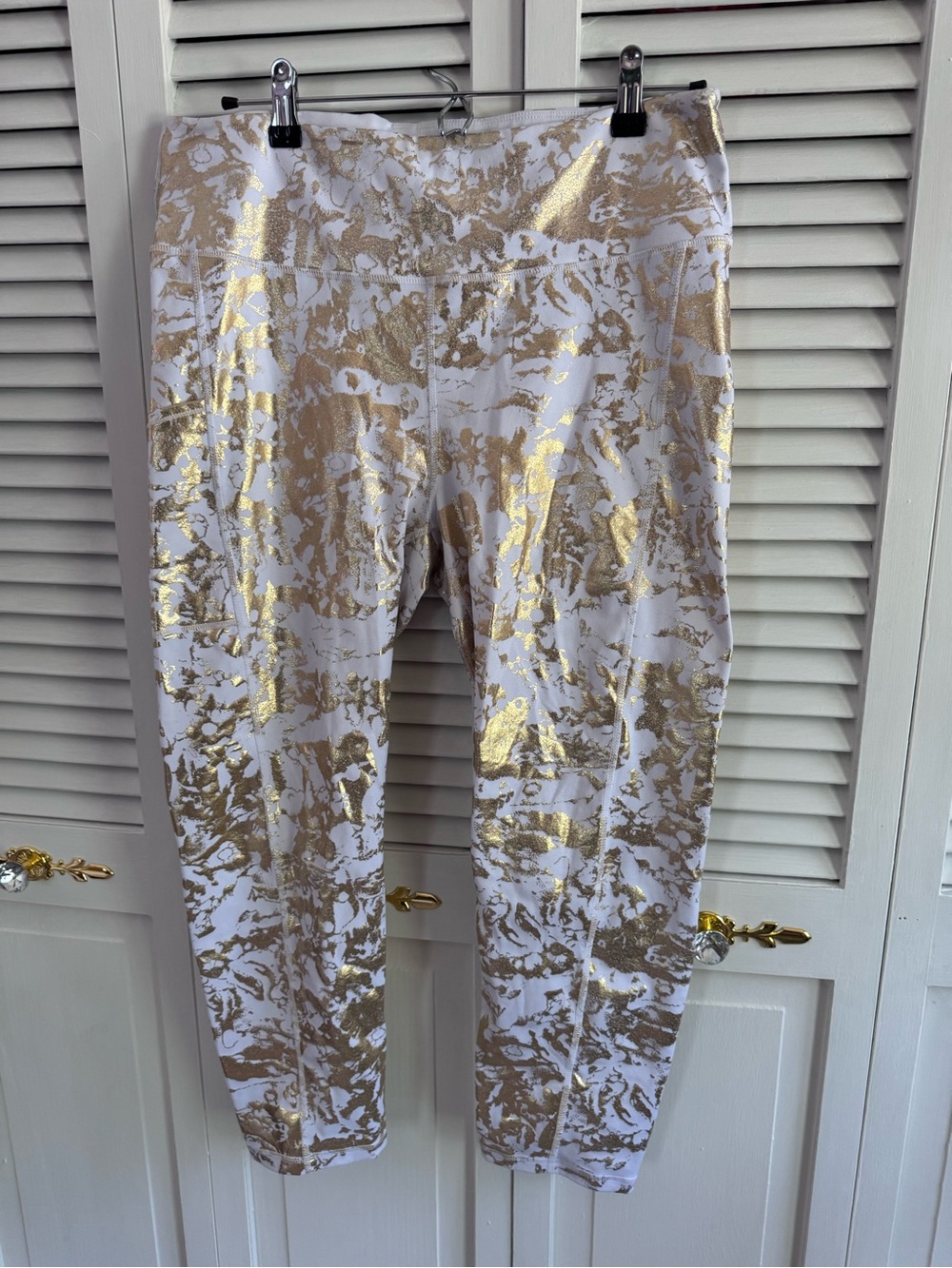 Lilly Pulitzer White Leggings with Gold Metallic Abstract Print